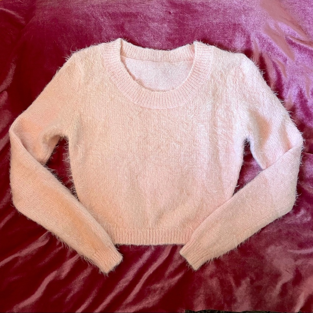 VINTAGE • 90s Y2K FUZZY BABY PASTEL PINK LONG SLEEVE CROP TOP SWEATER XS/SMALL